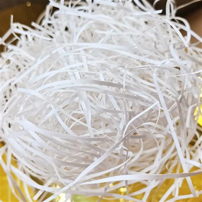 ورق مجعد عاجي