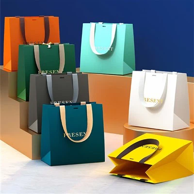 أكياس كرافت مع الشعار